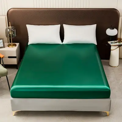 Satin Four-Piece Bedding Set — Deep Green